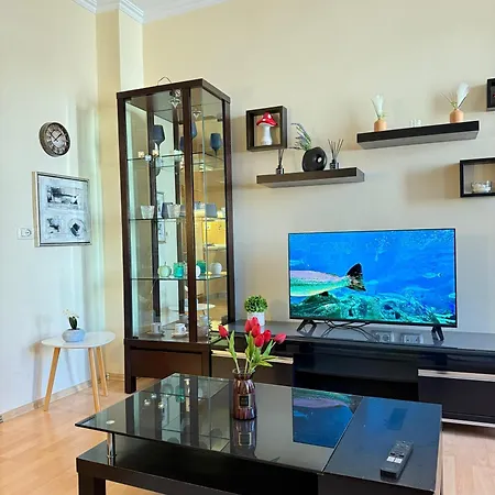 Apartment Centre Lions Gate 1