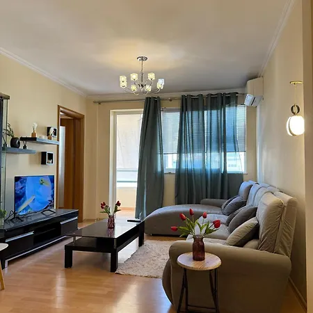 Apartment Centre Lions Gate 1